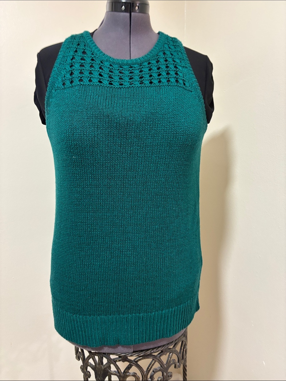 Woman’s Forest Green Knit Sleeveless Sweater Shell